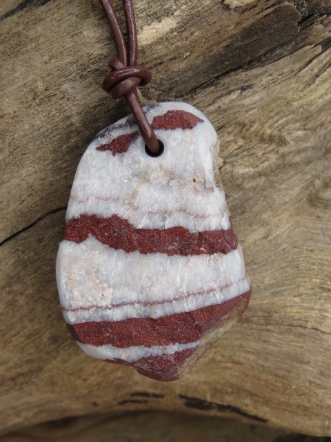 kwarc i jaspis - Kletno Polska - amulet ochronny na rzemieniu