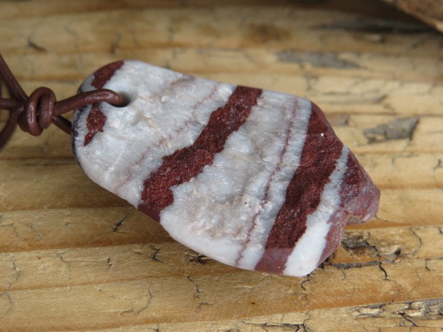 kwarc i jaspis - Kletno Polska - amulet ochronny na rzemieniu