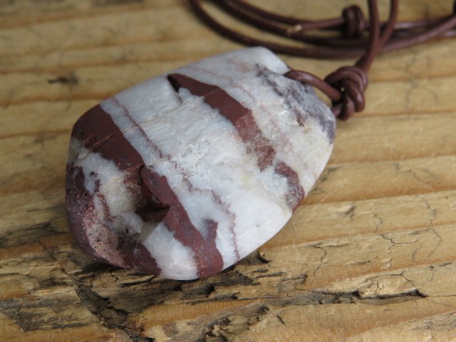 kwarc i jaspis - Kletno Polska - amulet ochronny na rzemieniu