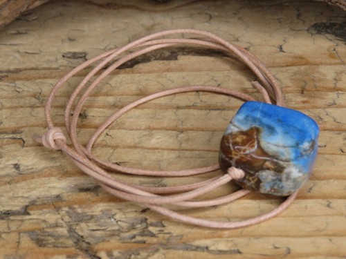 lapis lazuli - ochrona i intuicja - amulet na rzemieniu