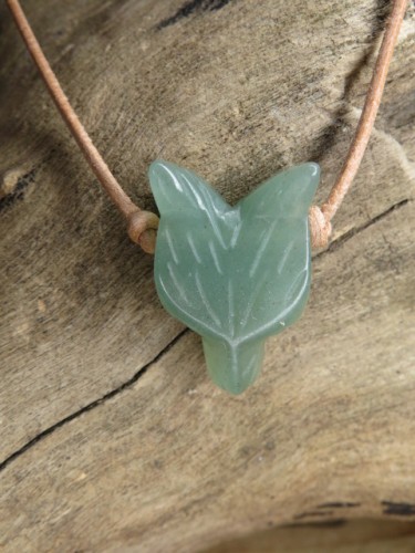 Wisior wilk z awenturynu na rzemieniu