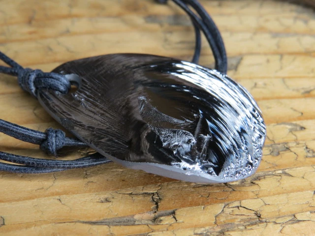 krzem krystaliczny - wisior na rzemieniu