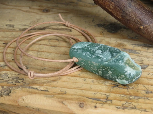 awenturyn w skórze * talizman bogactwa zdrowia i intelektu na rzemieniu