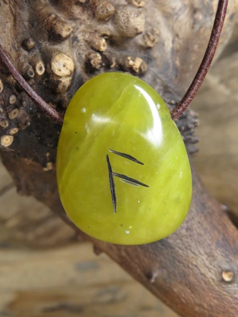 Ansuz - runa na kamieniu * wisior z serpentynu