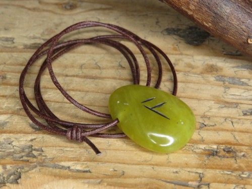 Ansuz - runa na kamieniu * wisior z serpentynu