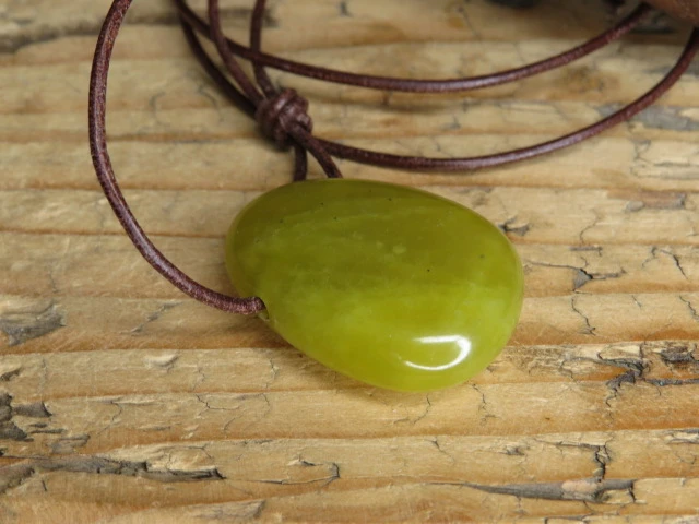 Ansuz - runa na kamieniu * wisior z serpentynu