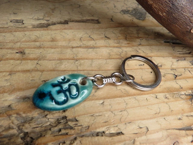 OM – ceramiczny amulet harmonii - breloczek