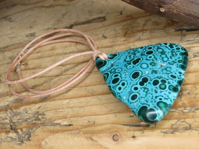 chryzokola i malachit * talizman na rzemieniu * spokój i rozwój duchowy