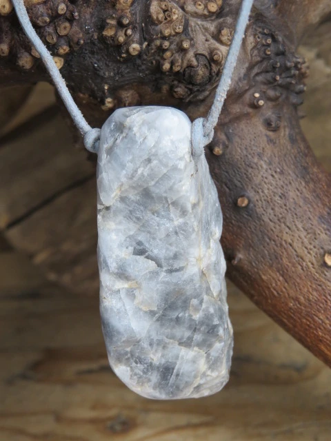 kwarc srebrzysty - Polska - amulet ochronny na rzemieniu