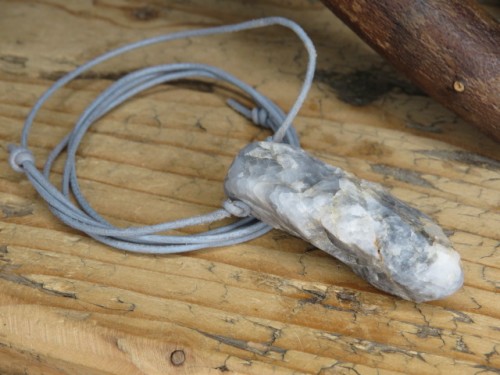 kwarc srebrzysty - Polska - amulet ochronny na rzemieniu