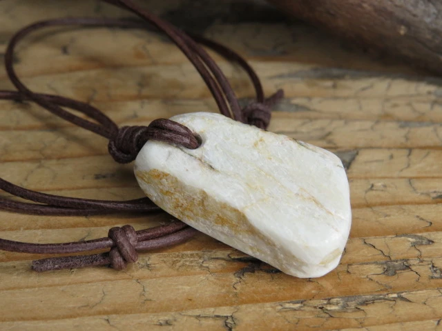 ortoklaz * Polska * ochrona, radość życia, kreatywność * amulet