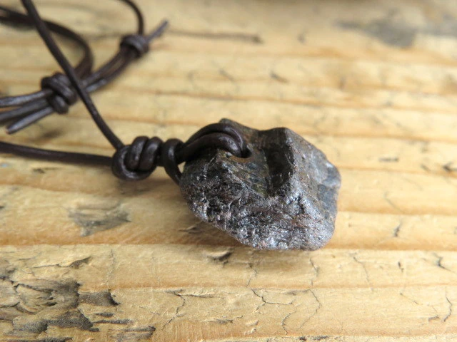 Rutyl kryształ – wisior na rzemieniu