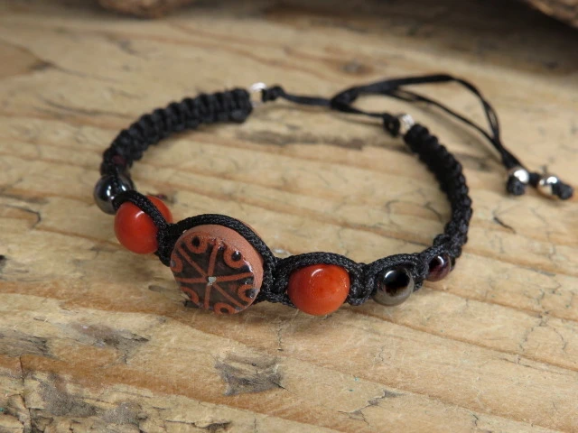 Bransoletka słowiańska Perun – ceramika i makrama
