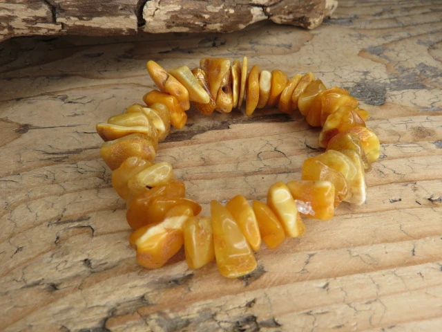 Bransoletka z naturalnego surowego bursztynu bałtyckiego