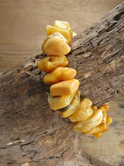 Bransoletka z naturalnego żółtego bursztynu bałtyckiego