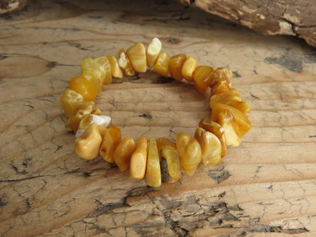 Bransoletka z naturalnego żółtego bursztynu bałtyckiego