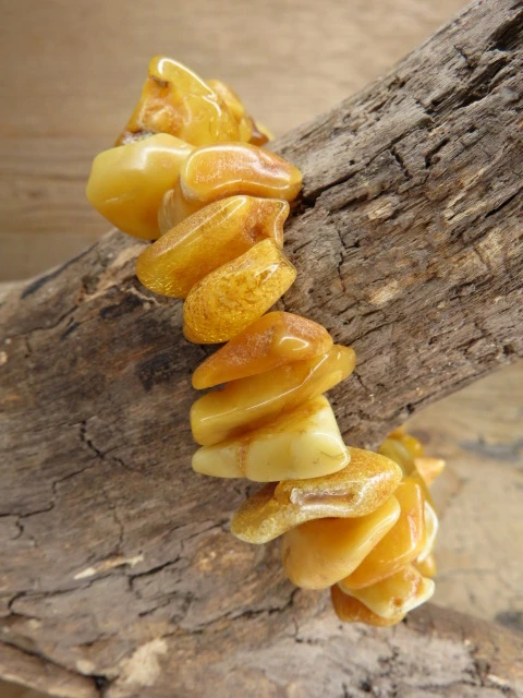 Bransoletka z naturalnego bursztynu bałtyckiego