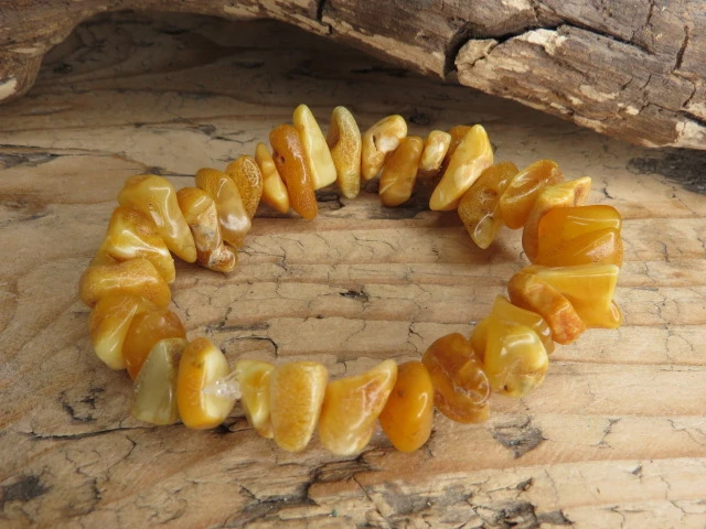 Bransoletka z naturalnego bursztynu bałtyckiego