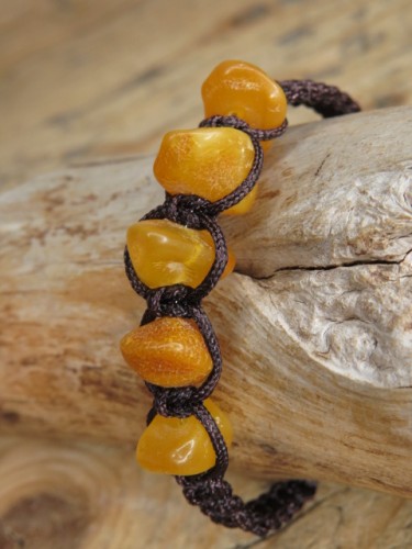 Bransoletka makrama z naturalnego bursztynu bałtyckiego
