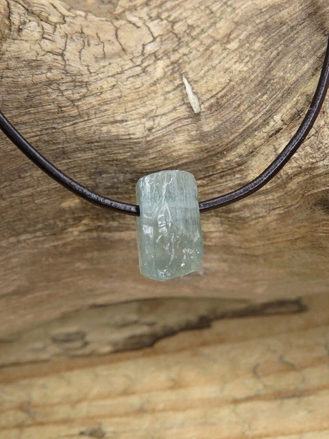 apatyt - talizman dobrego samopoczucia na rzemieniu