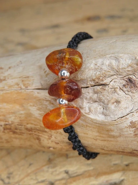 Bransoletka makrama z naturalnego bursztynu bałtyckiego