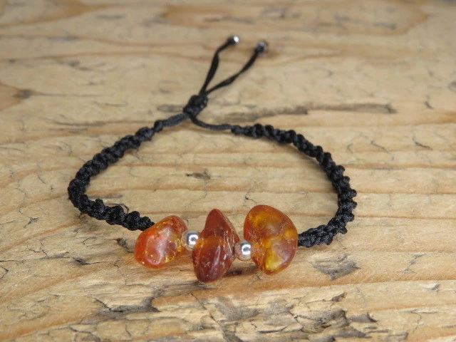 Bransoletka makrama z naturalnego bursztynu bałtyckiego