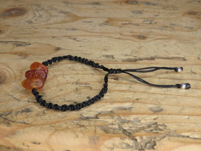 Bransoletka makrama z naturalnego bursztynu bałtyckiego