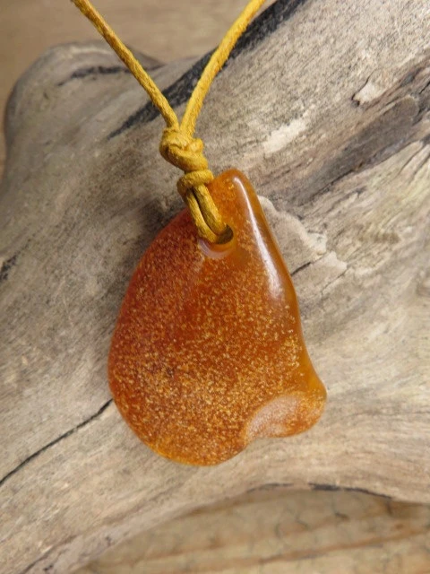 Bursztyn bałtycki - wisior na rzemieniu