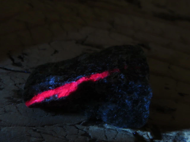 rubin w zoisycie - Tanzania UV