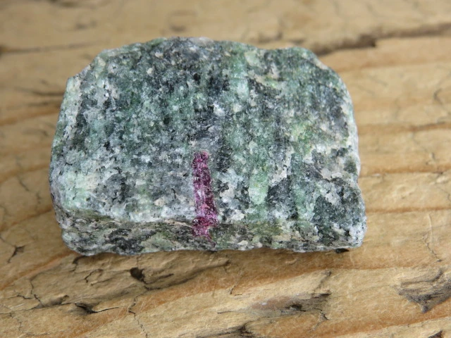 rubin w zoisycie - Tanzania