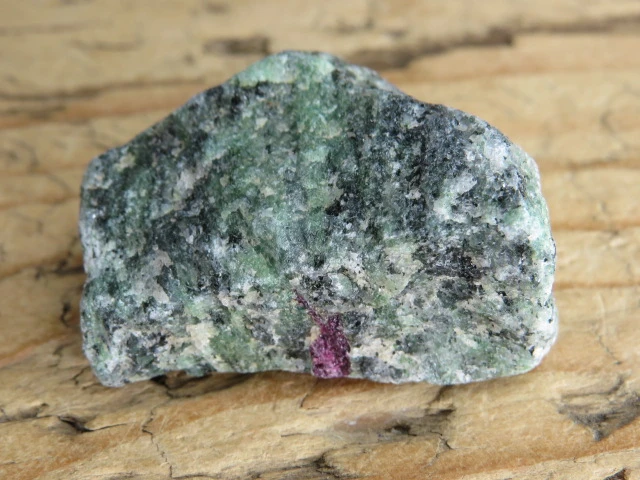 rubin w zoisycie - Tanzania