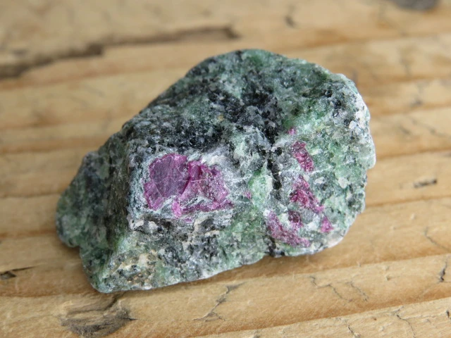 rubin w zoisycie - Tanzania