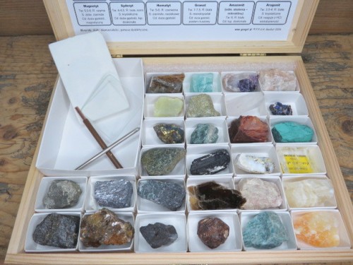 Właściwości fizyczne minerałów - Minerały i ich zasadnicze cechy rozpoznawcze