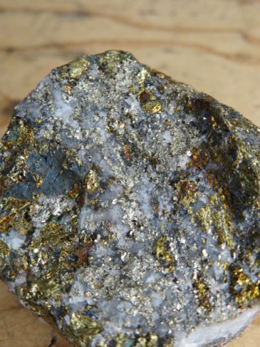 Chalkopiryt z pirytem i kwarcem Maroko