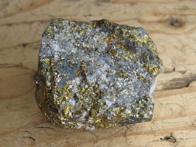 Chalkopiryt z pirytem i kwarcem Maroko