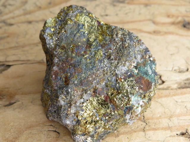 Chalkopiryt z pirytem i kwarcem Maroko