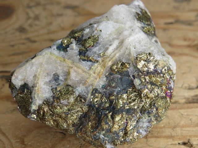 Chalkopiryt z malachitem kwarcem i sfalerytem Maroko