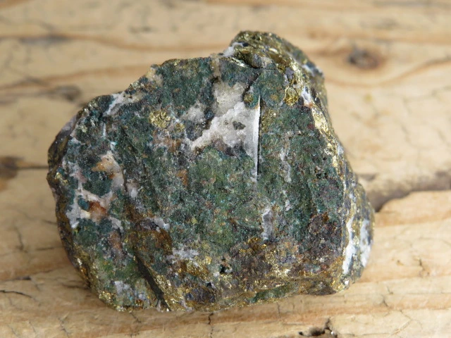 Chalkopiryt z malachitem kwarcem i sfalerytem Maroko