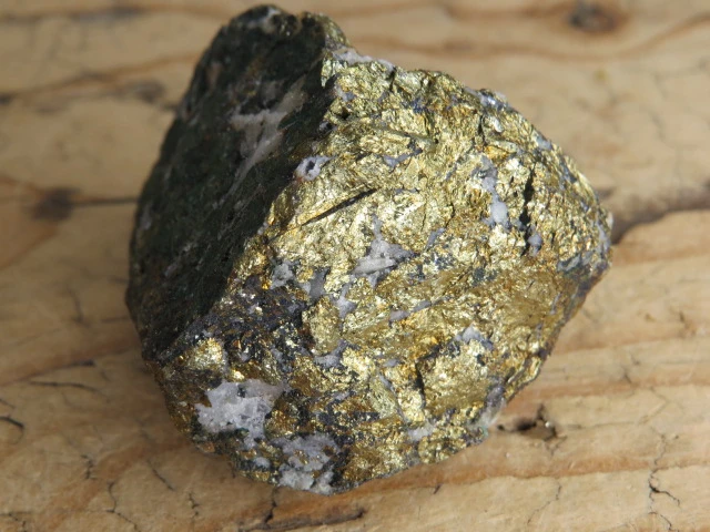 Chalkopiryt z malachitem kwarcem i sfalerytem Maroko