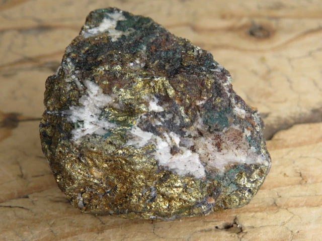 Chalkopiryt z malachitem kwarcem i sfalerytem Maroko