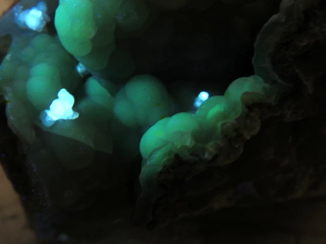 chalcedon i opal - Jawa UV