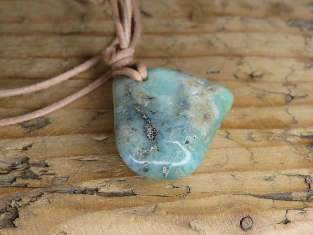 chryzopraz na rzemieniu - wyobraźnia i błyskotliwość