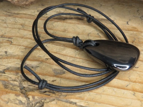 hematyt * amulet na rzemieniu