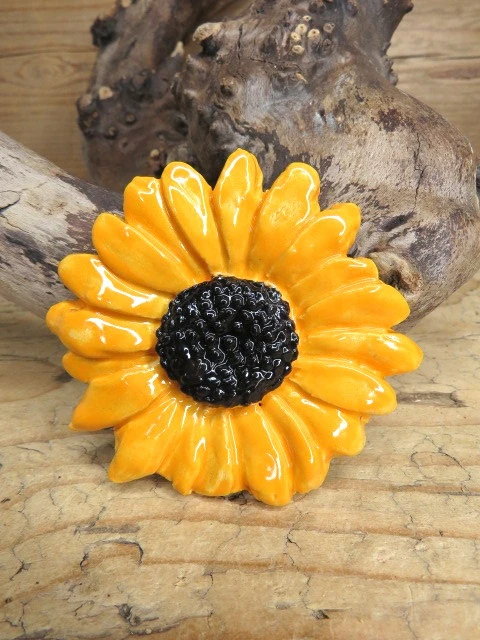 Ceramiczny magnes – żółty kwiatek - ceramika ręcznie robiona