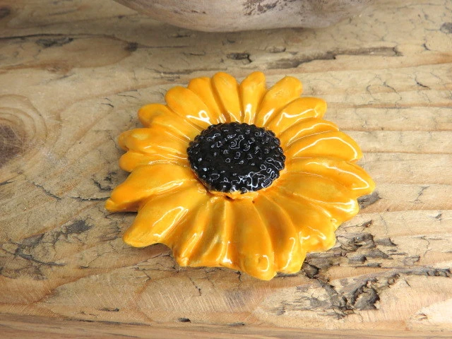 Ceramiczny magnes – żółty kwiatek - ceramika ręcznie robiona