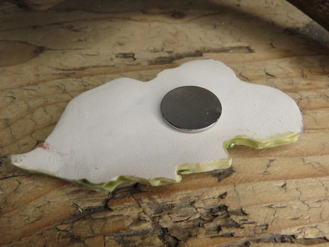 Ceramiczny magnes – oset - ceramika ręcznie robiona