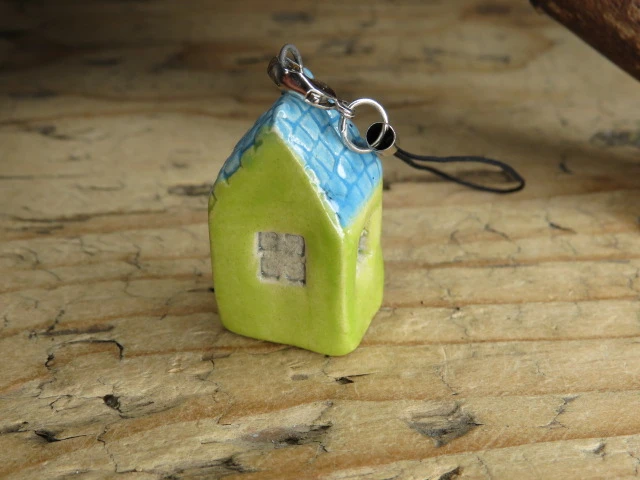 Ceramiczny domek - zawieszka