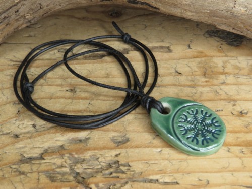 Aegishjalmur -Tarcza Algizowa - wisior z ceramiki - amulet ochronny