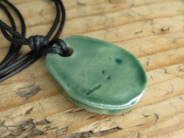 Aegishjalmur -Tarcza Algizowa - wisior z ceramiki - amulet ochronny