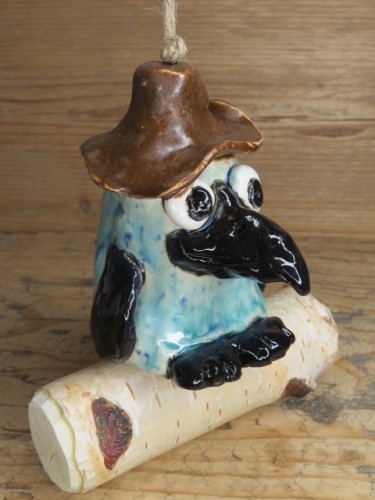 Zawieszka ptaszek ceramiczny Zdzisław na patyku – rękodzieło